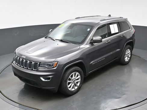 Used 2021 Jeep Grand Cherokee Laredo w/ Security & Convenience Group AWD/4WD image 32