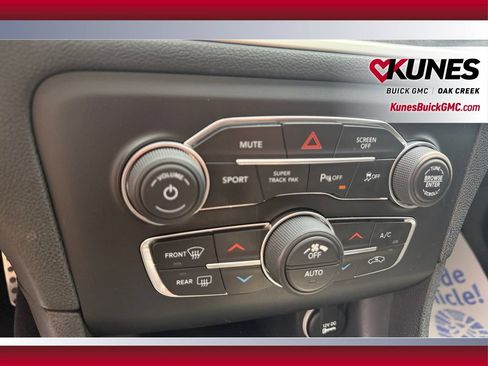 Used 2017 Dodge Charger R/T RWD image 28