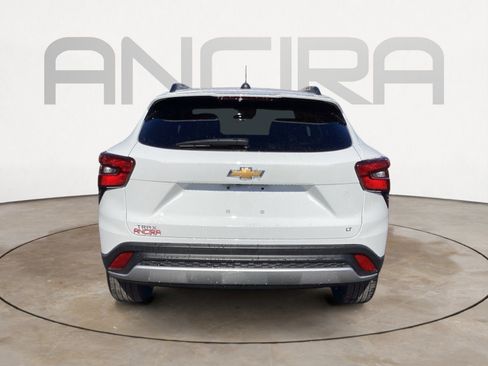 Used 2025 Chevrolet Trax LT w/ LT Convenience Package image 13