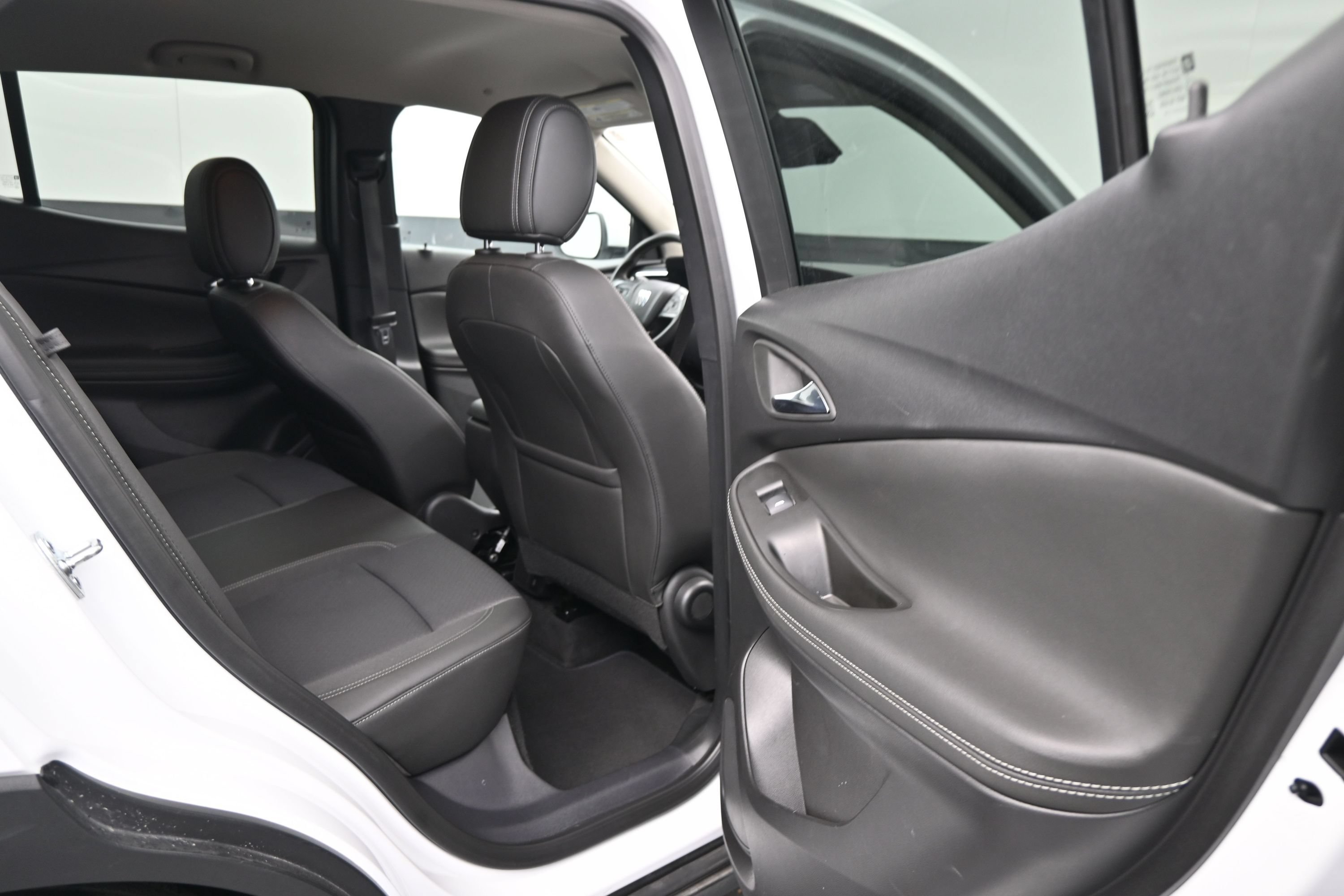 Certified 2025 Buick Encore GX Preferred FWD image 12