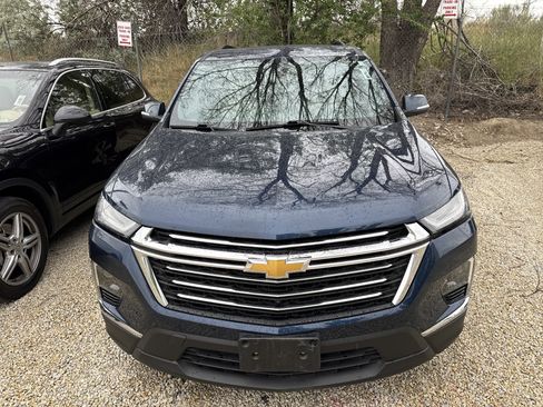 Used 2023 Chevrolet Traverse LT w/ LT Premium Package AWD/4WD image 4