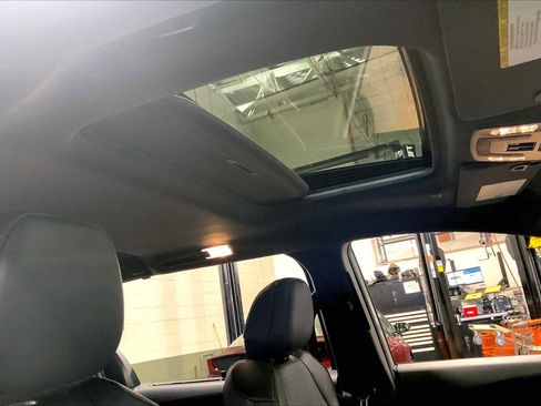 Used 2023 Toyota Sienna XLE Woodland Edition image 13