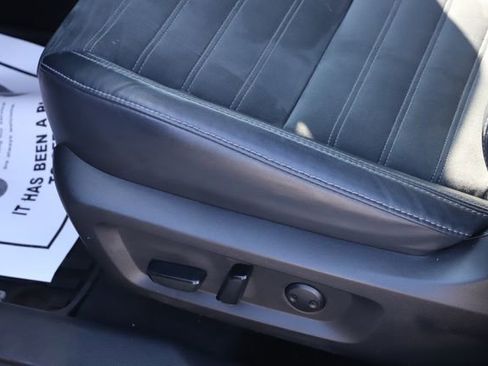 Used 2022 Mitsubishi Outlander SE image 15