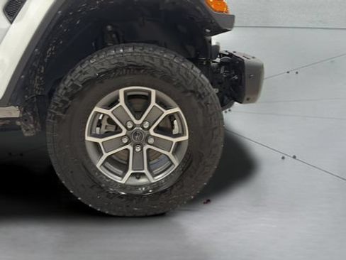 Used 2024 Jeep Gladiator Mojave AWD/4WD image 26