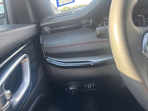 Used 2025 Jeep Compass Trailhawk AWD/4WD image 32