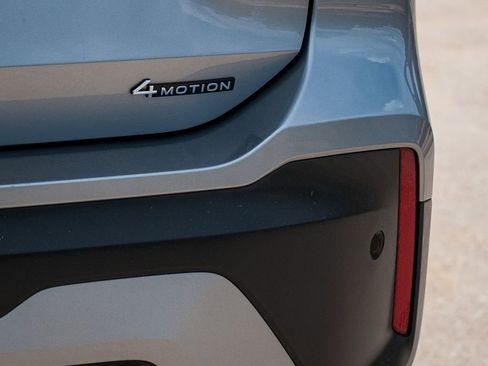 Certified 2025 Volkswagen Tiguan SE AWD/4WD image 5