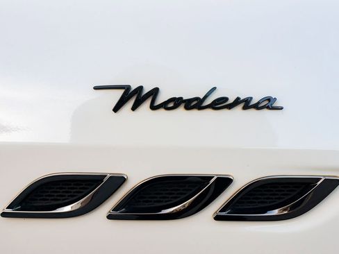Used 2022 Maserati Quattroporte Modena RWD image 40
