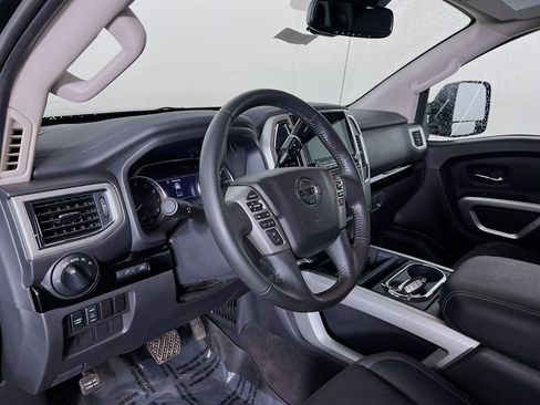 Used 2021 Nissan Titan SV w/ SV Convenience Package AWD/4WD image 8