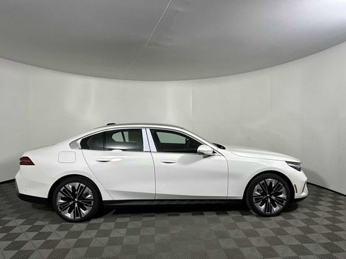 New 2026 BMW 530i xDrive w/ Premium Package image 8