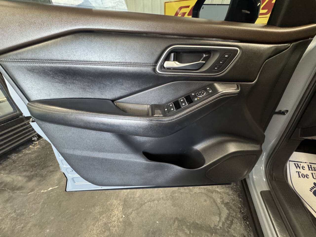 Used 2022 Nissan Rogue Platinum w/ Head-Up Display Package FWD image 18