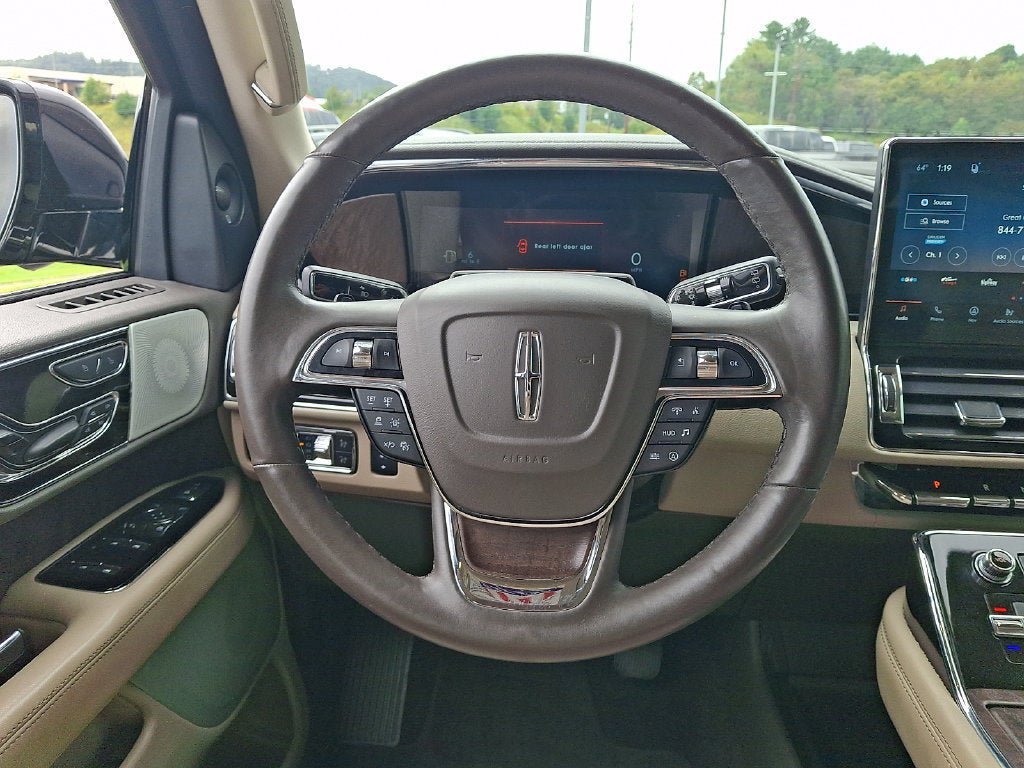 Used 2022 Lincoln Navigator L Reserve AWD/4WD image 19