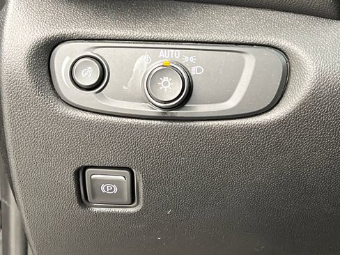 Used 2025 Chevrolet Blazer LT image 41