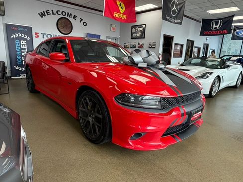 Used 2017 Dodge Charger R/T RWD image 2