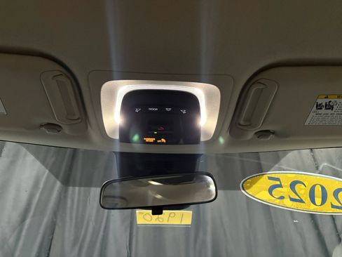 Used 2025 Toyota Corolla LE FWD image 15