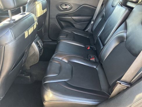 Used 2021 Jeep Cherokee Trailhawk image 14