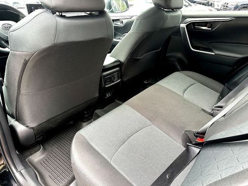 Used 2025 Toyota RAV4 XLE FWD image 17