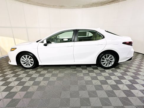 Used 2023 Toyota Camry LE image 6