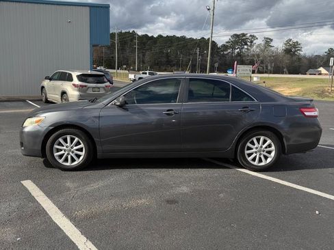 Used 2010 Toyota Camry XLE image 7