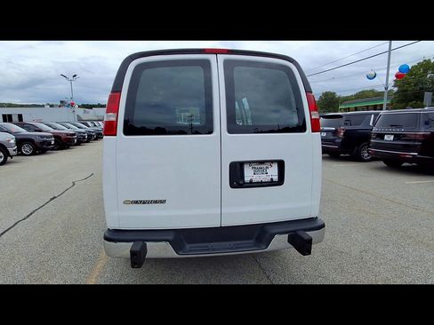 Used 2025 Chevrolet Express 2500 w/ Driver Convenience Package RWD image 7