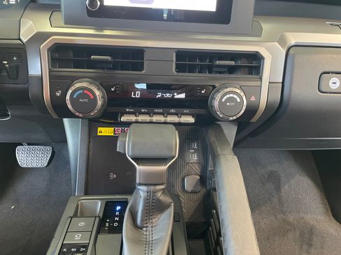 Certified 2025 Toyota Tacoma SR5 AWD/4WD image 11