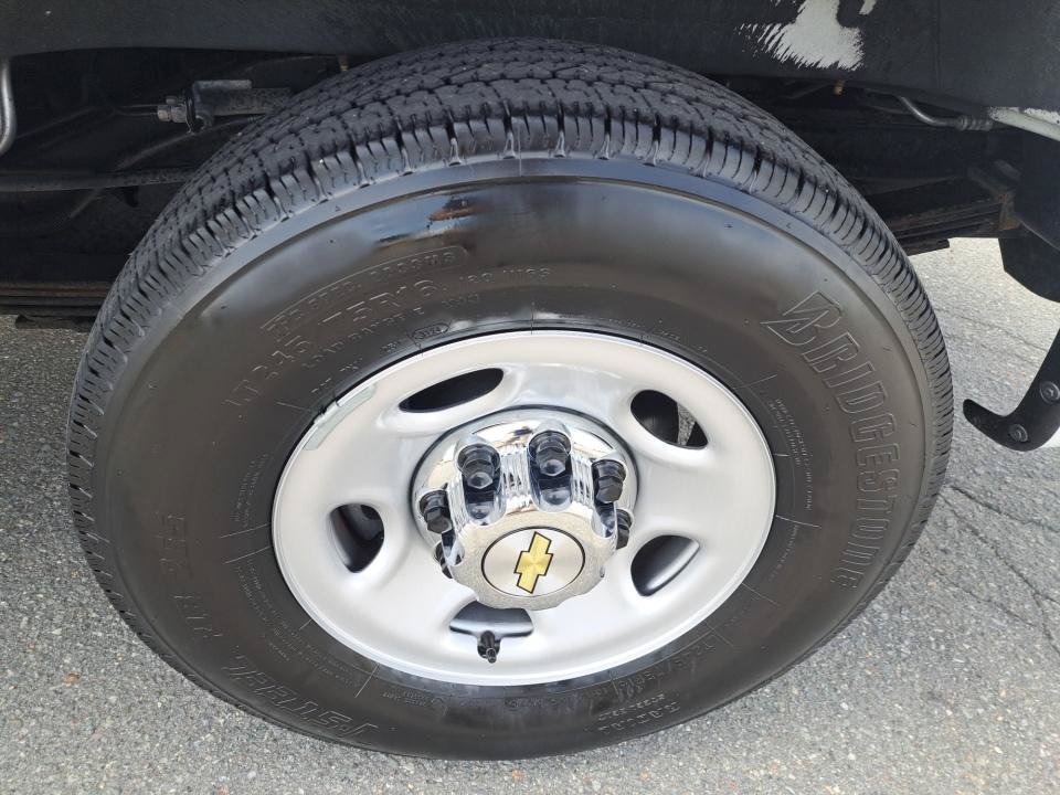 Used 2024 Chevrolet Express 3500 LT w/ LT Preferred Equipment Group RWD image 21