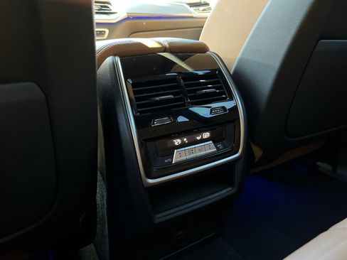 Used 2022 BMW X5 sDrive40i w/ M Sport Package RWD image 40