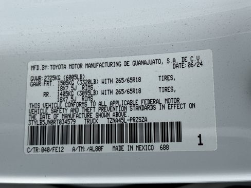 Used 2024 Toyota Tacoma TRD Sport AWD/4WD image 33