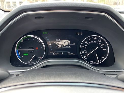 Certified 2021 Toyota Avalon XLE w/ Moonroof Package image 9