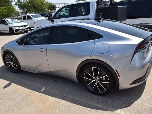 Used 2025 Toyota Prius Limited w/ Limited Premium Package FWD image 7