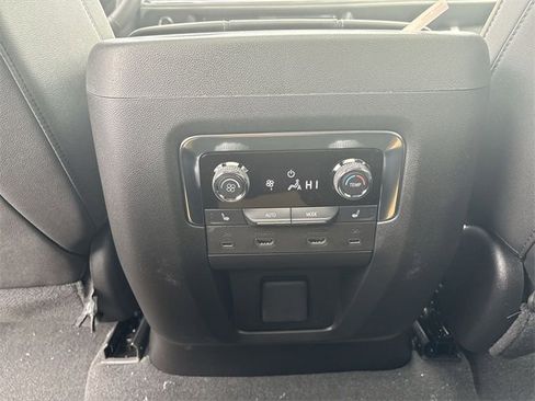 New 2025 Chevrolet Suburban Premier image 22