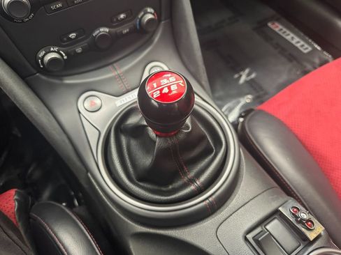 Used 2015 Nissan 370Z NISMO RWD image 31