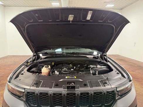 Used 2022 Jeep Grand Cherokee Altitude AWD/4WD image 80