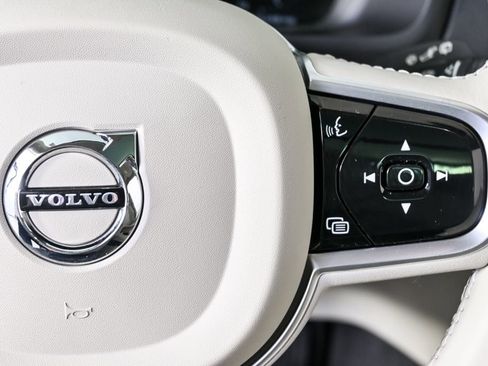 Certified 2022 Volvo XC90 T5 Momentum w/ Advanced Package image 12