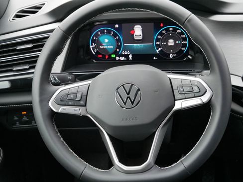 New 2026 Volkswagen Atlas Cross Sport SE image 12