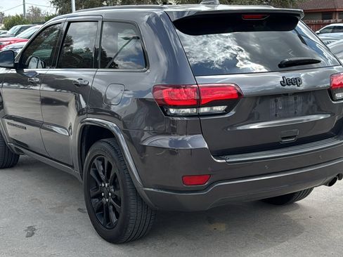 Used 2020 Jeep Grand Cherokee Altitude image 5
