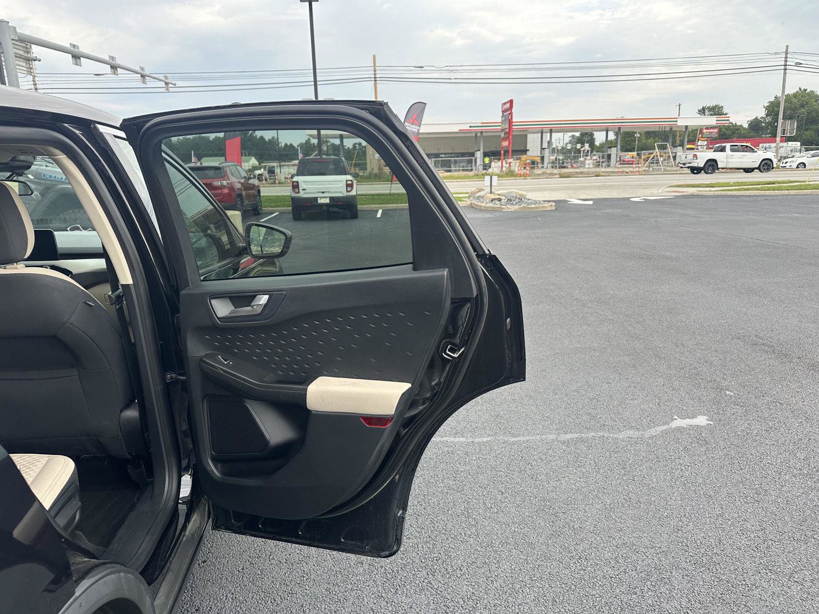 Used 2020 Ford Escape SE FWD image 23