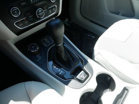 Used 2019 Jeep Cherokee Limited AWD/4WD image 22