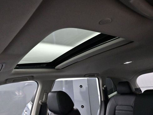 Used 2025 Chrysler Pacifica Select FWD image 26