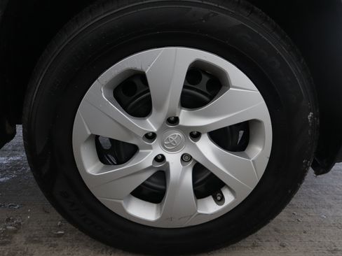 Used 2021 Toyota RAV4 LE image 25