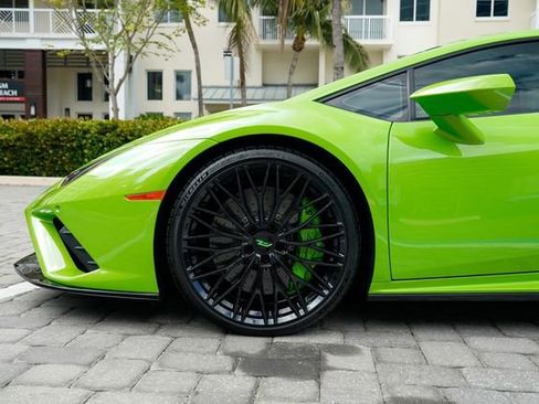Used 2021 Lamborghini Huracan EVO RWD image 13