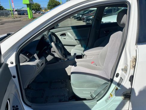 Used 2010 Toyota Camry XLE FWD image 9
