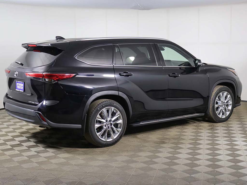 Used 2023 Toyota Highlander Limited AWD/4WD image 11