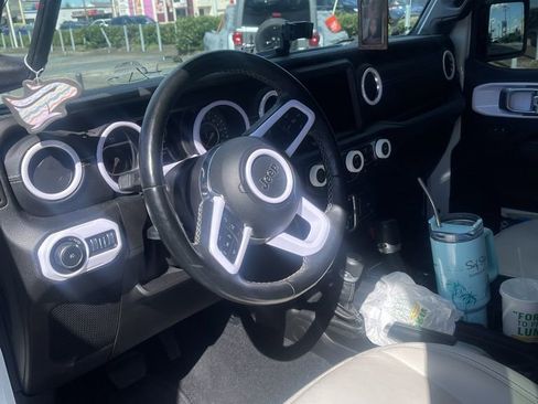 Used 2020 Jeep Wrangler Unlimited Sahara w/ Uconnect 4C Nav & Sound Group image 4