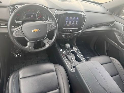 Used 2023 Chevrolet Traverse LT image 11