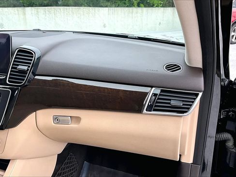 Used 2018 Mercedes-Benz GLE 350 4MATIC image 19