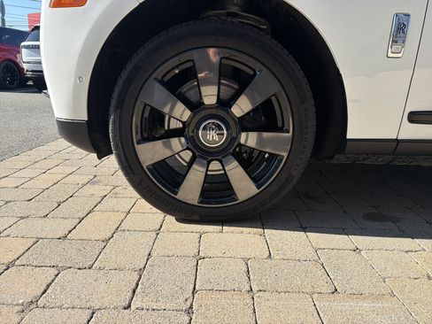 Certified 2024 Rolls-Royce Cullinan w/ Dark Exterior Package AWD/4WD image 12