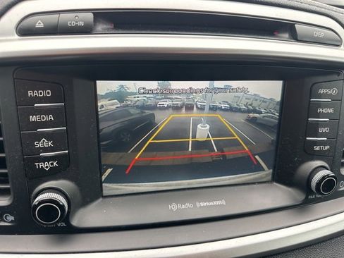 Used 2017 Kia Sorento LX w/ LX Convenience Package image 10