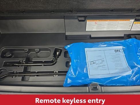 Used 2024 Toyota Highlander LE image 16