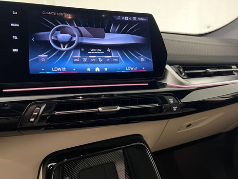 Used 2025 BMW X2 xDrive28i w/ Premium Package image 28