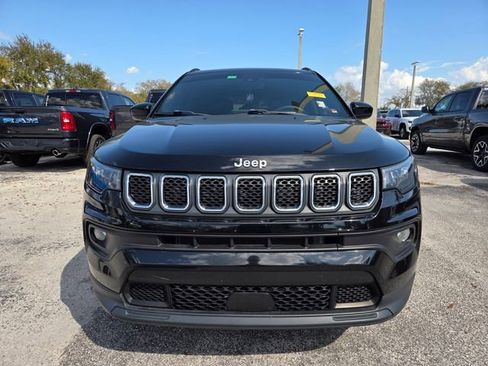 Used 2023 Jeep Compass Latitude image 2